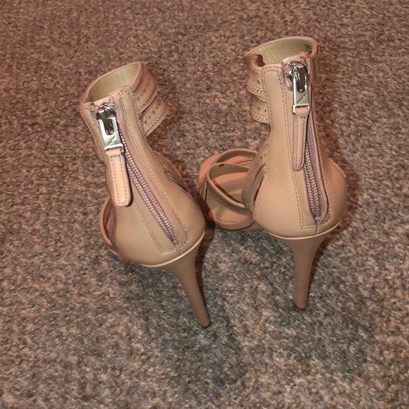 Brain Atwood heels. 8 - Picture 4 of 6